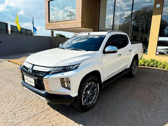 MITSUBISHI L200 TRITON 2.4 16V TURBO DIESEL SPORT HPE-S CD 4P 4X4 AUTOMÁTICO MITSUBISHI L200 TRITON 2.4 16V TURBO DIESEL SPORT HPE-S CD 4P 4X4 AUTOMÁTICO